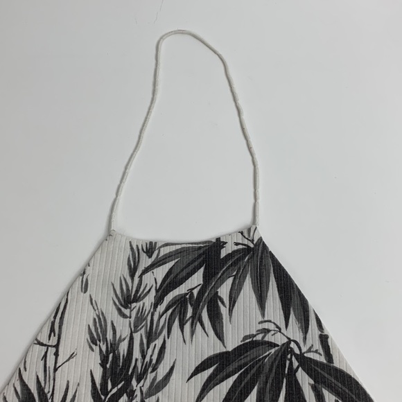 Me to We Halter Sleeveless crop top Small white Gray Tropical floral stretch - Picture 3 of 11
